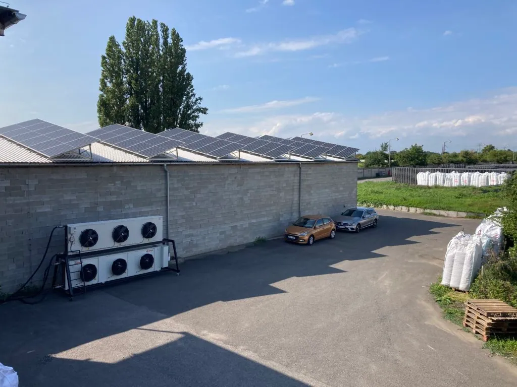 Wir nehmen unser eigenes Photovoltaikkraftwerk in Betrieb
